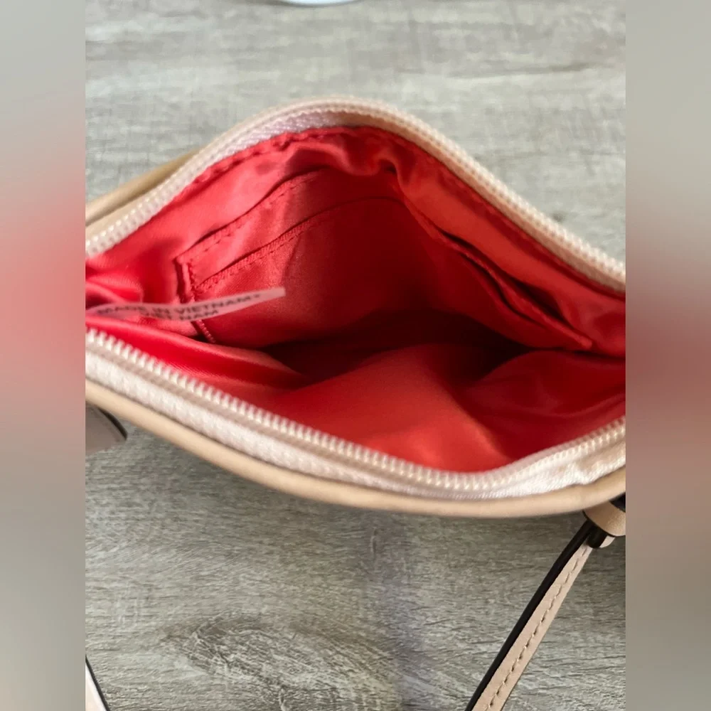 Coach Wristlet BNWOT - Picture 5 of 5